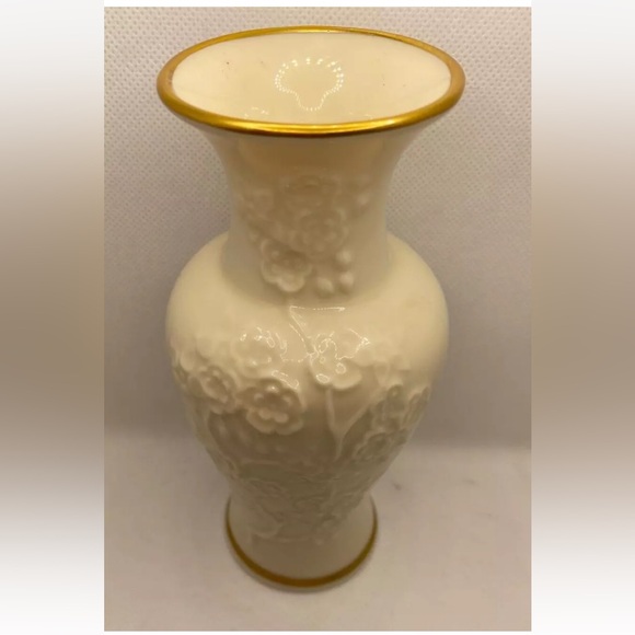 Vintage Lenox Ming 6" Blossom Floral Base with Gold Trim made of fine bone china - Picture 2 of 8